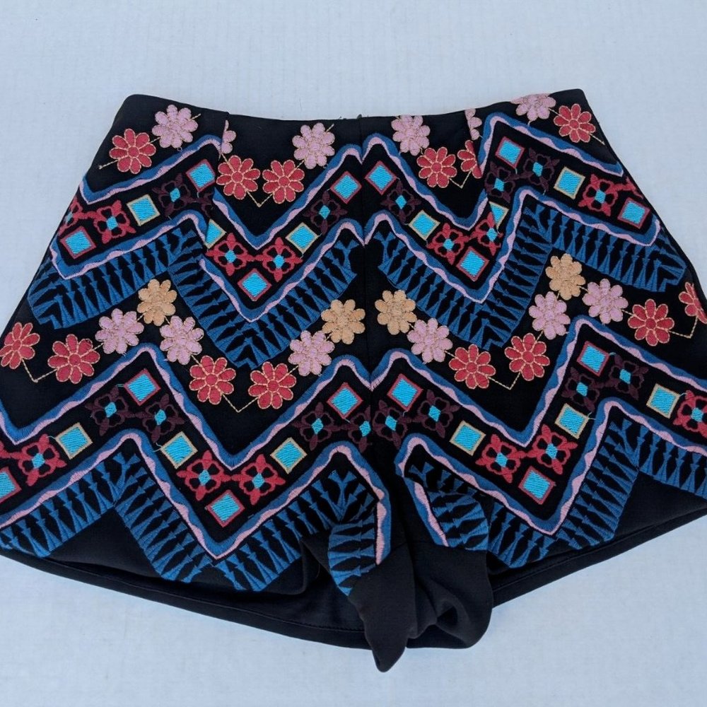 Luxxel Women Sz Small Black Multicolor Floral Embroidered Shorts Condition: